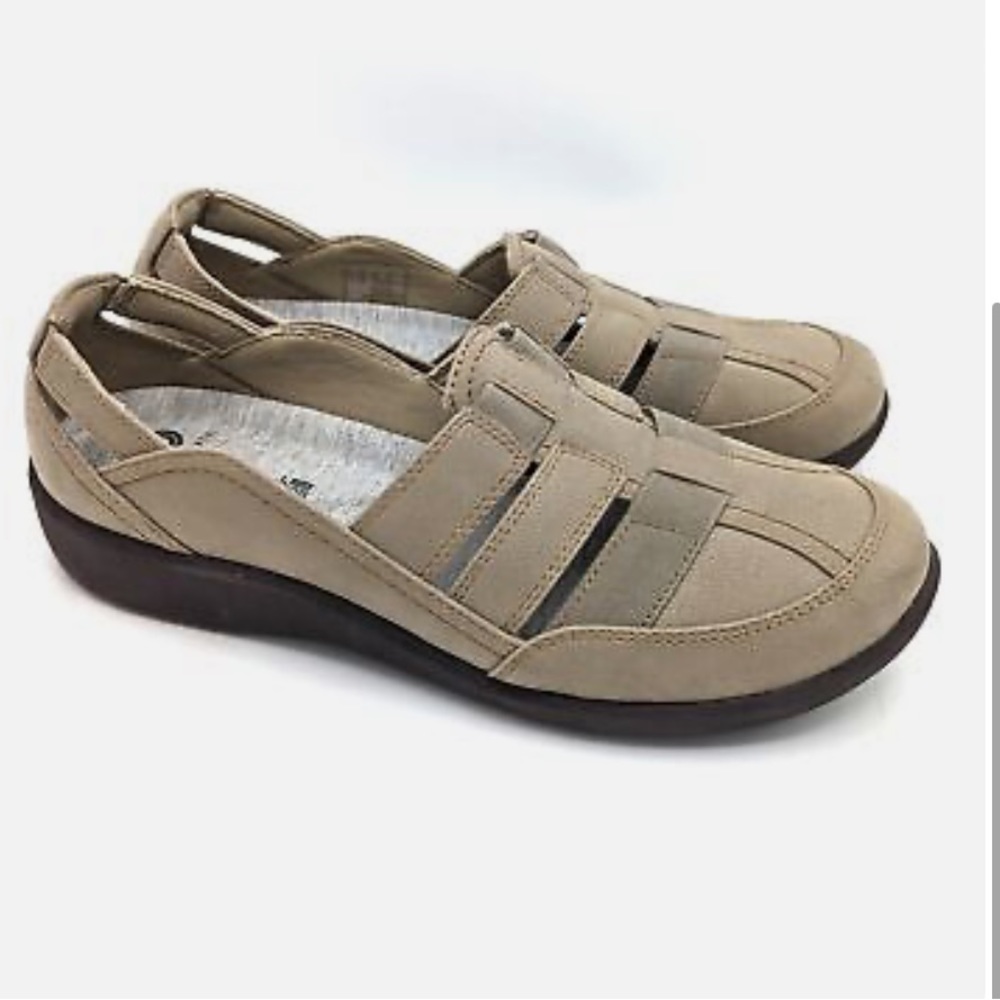 NWOT Clarks Cloud Steppers Sillian Stork Fisherman Slip On Flats Beige